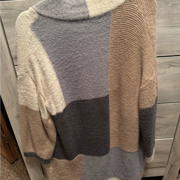 Color Block Cardigan - Picture 2 of 3